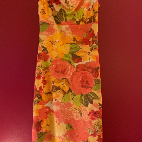 Dress - Picture 2 of 3